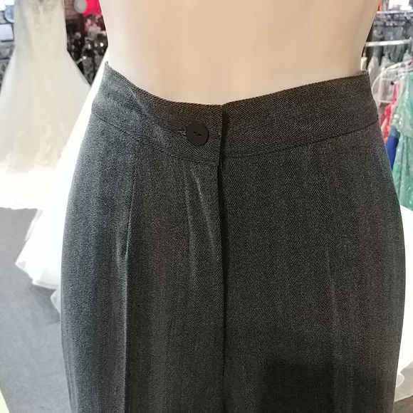 View Moda Italional 2-Piece Pants Suit - Picture 10 of 11